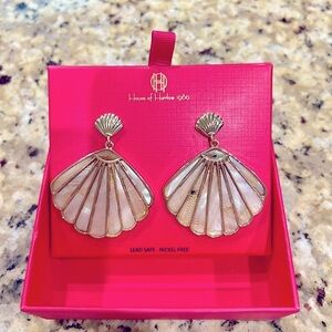 House of Harlow gold shell earrings